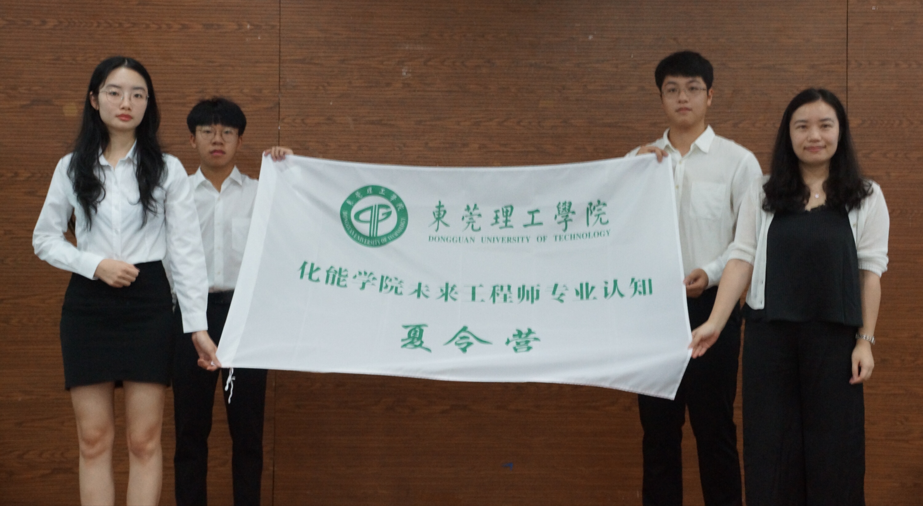 伟德victor1946-未来工程师-专业认知夏令营开营2.jpg