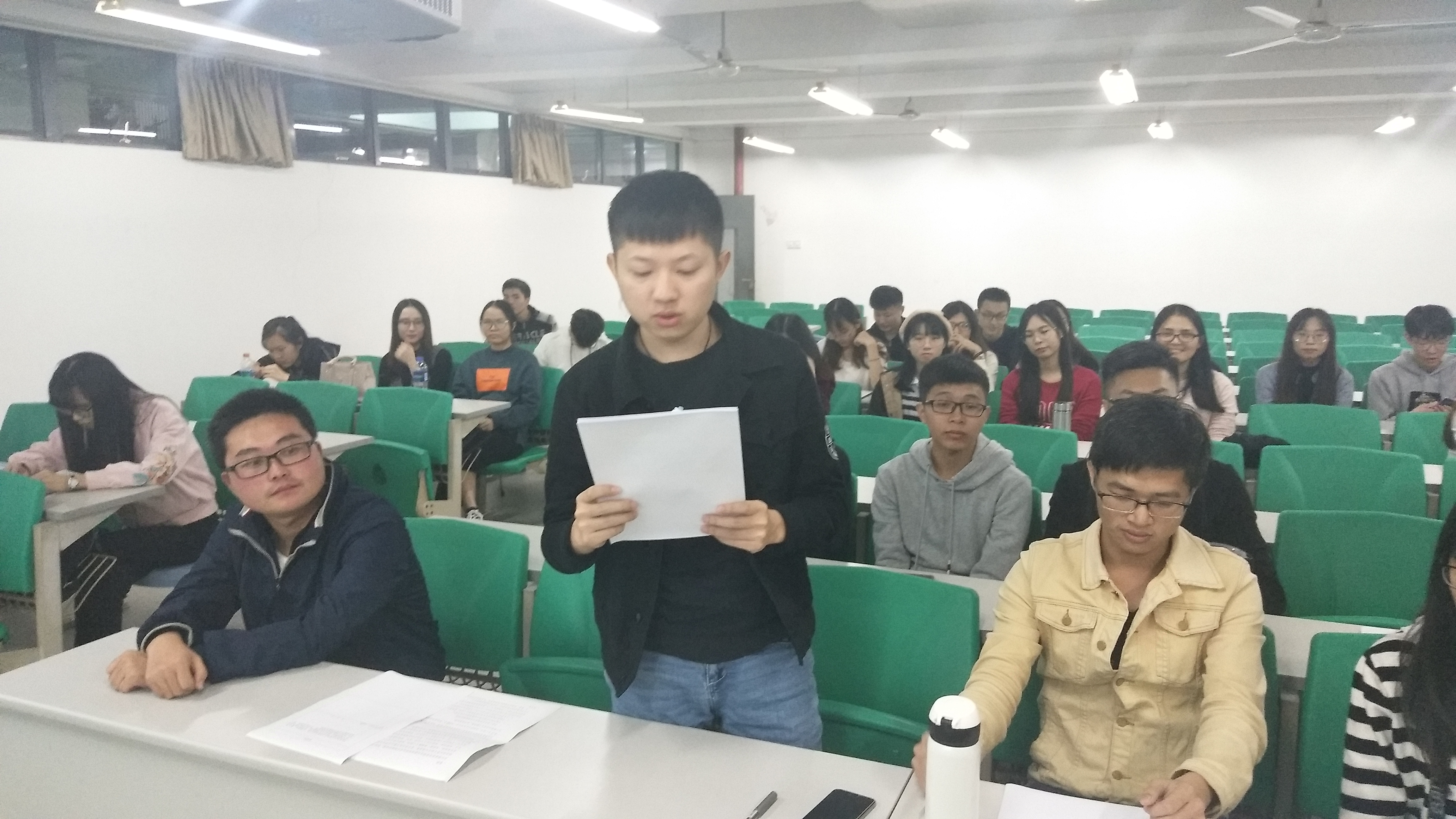 伟德victor1946员工党支部顺利召开预备党员转正支部大会2.jpg