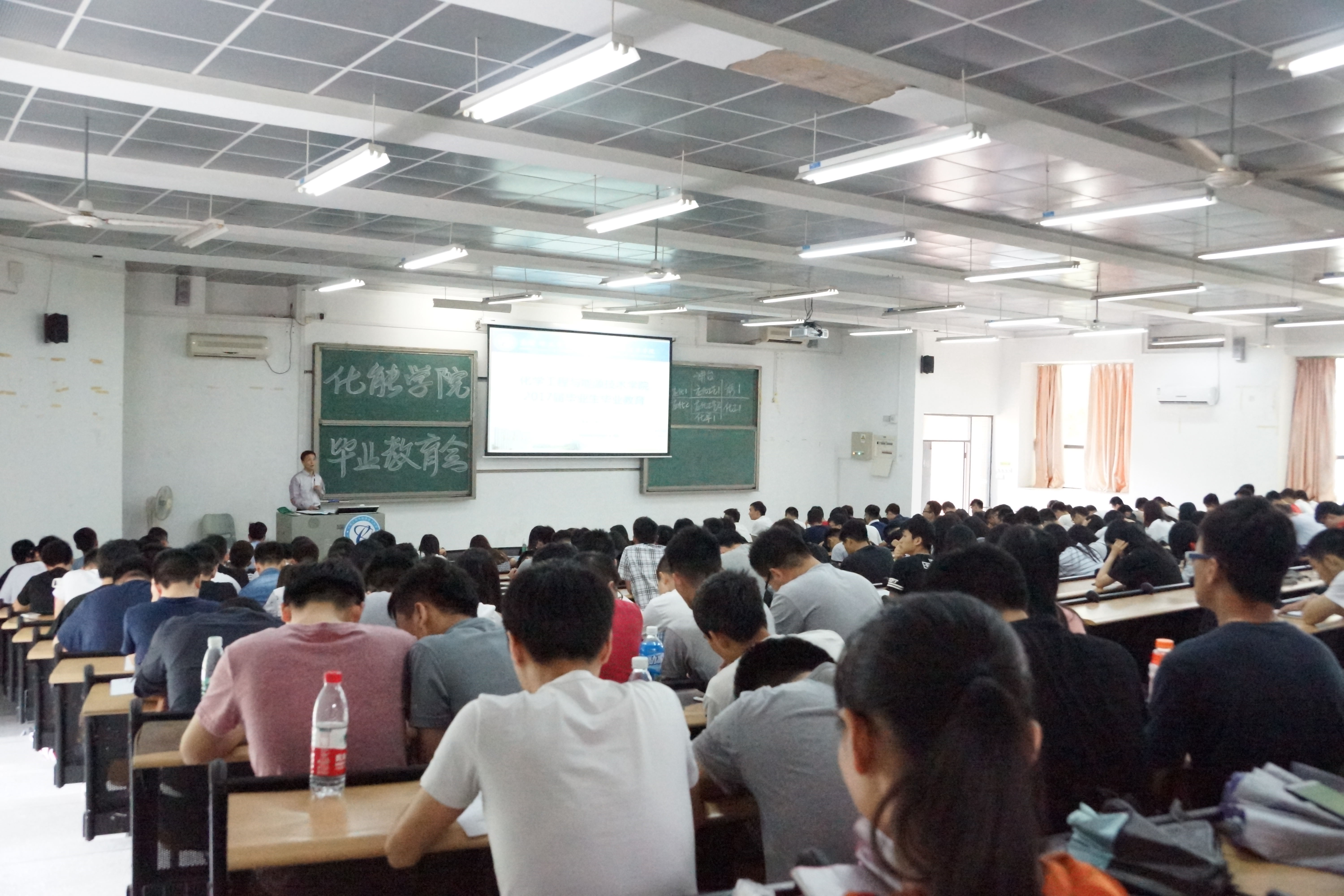 2017毕业生教育大会3.jpg